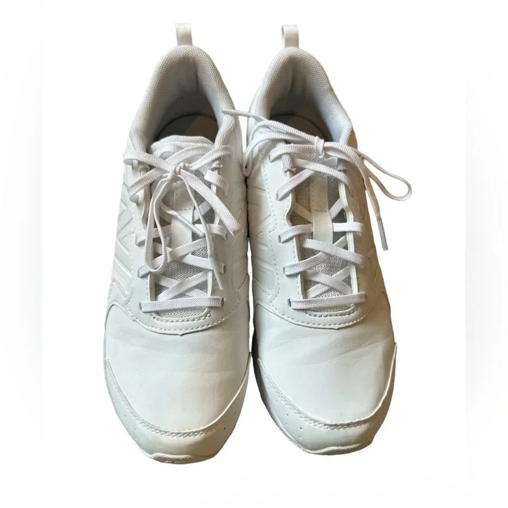 New Balance Boys Size 6 White Tennis Shoes